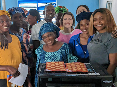 baking Bonbon Bouye with Senegalese village women